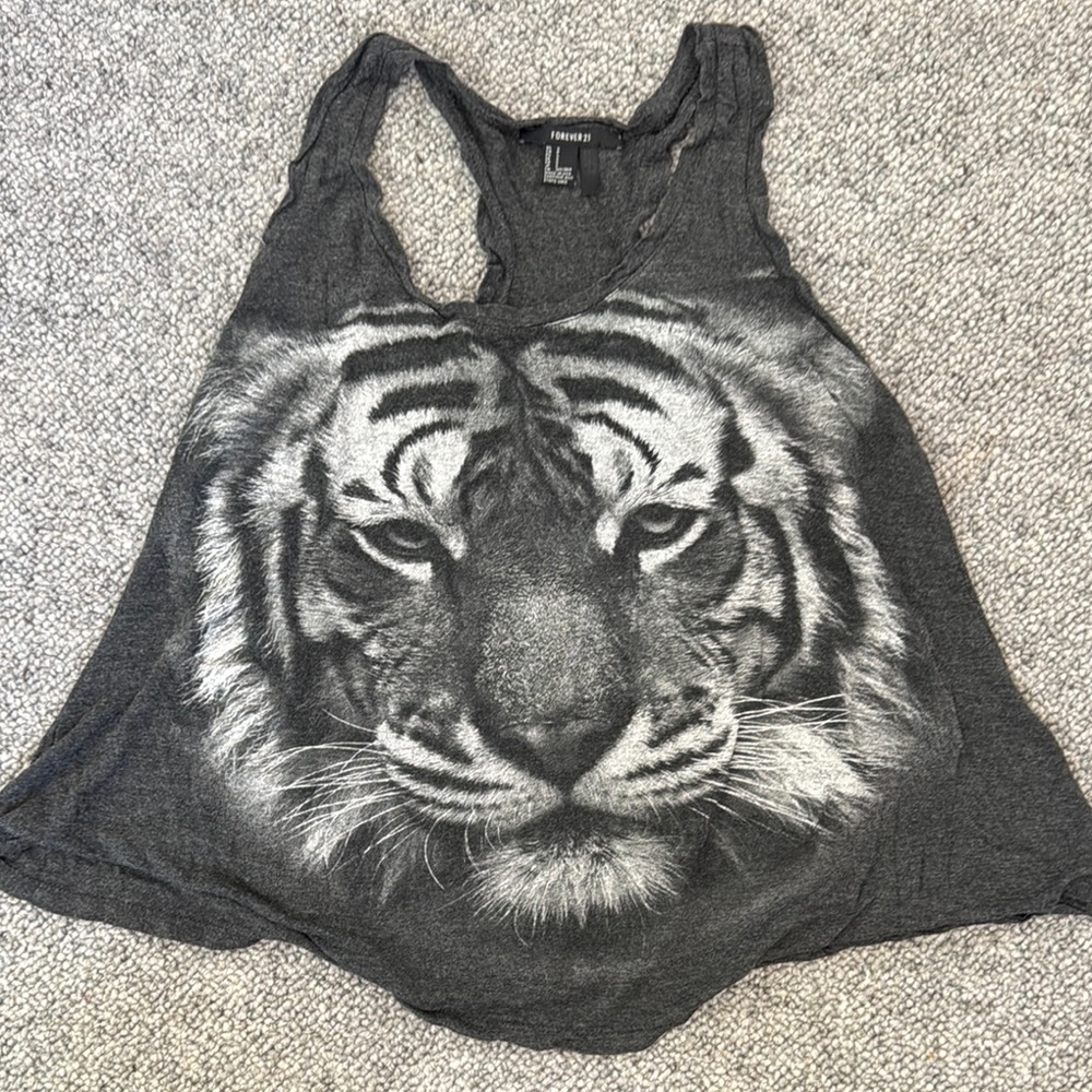 Forever 21 Gray Graphic Sleeveless Tank Top